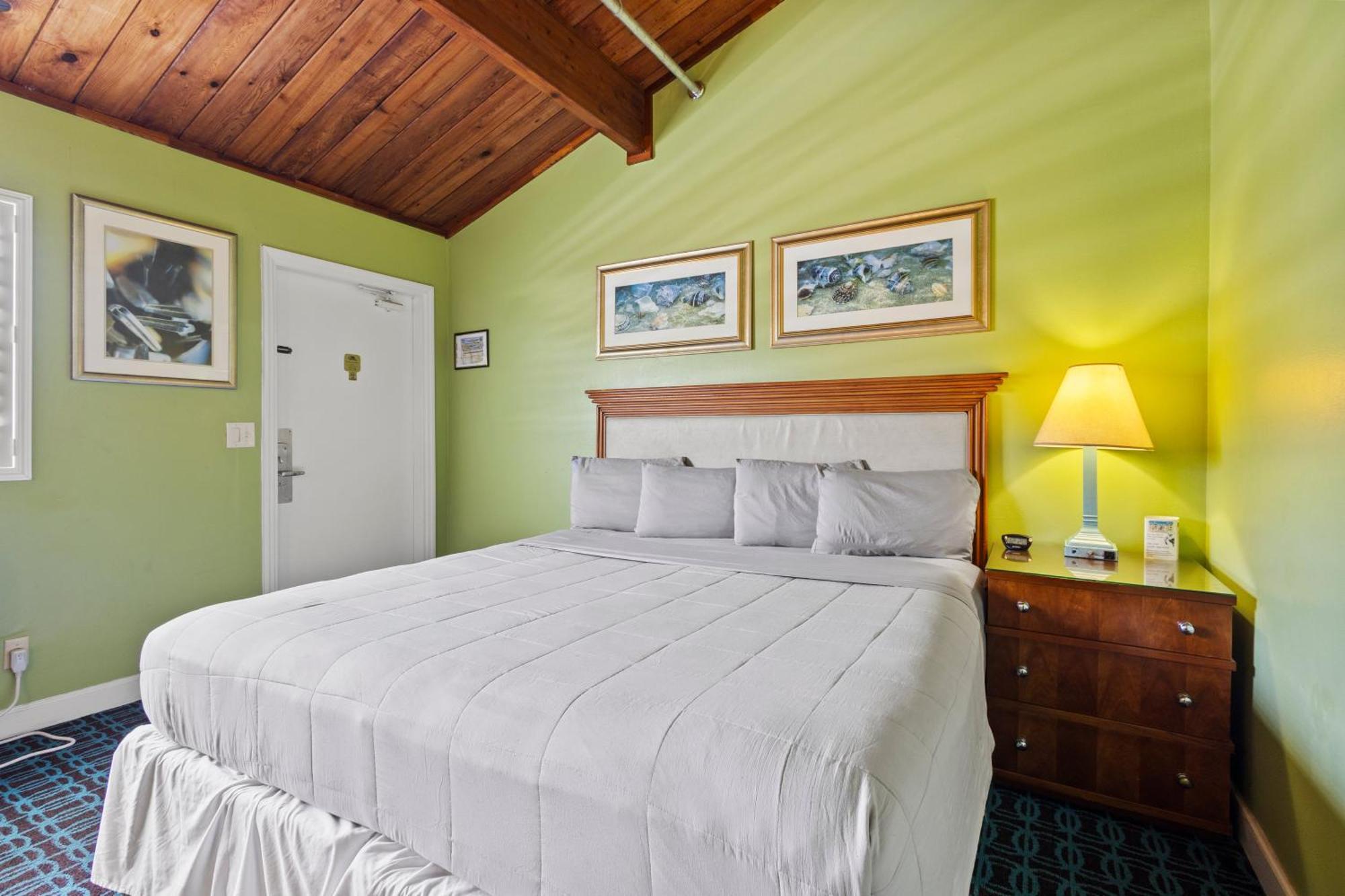 Oceanfront Inn, Inlet View Room, King Bed, #14 Fort Pierce Exterior photo