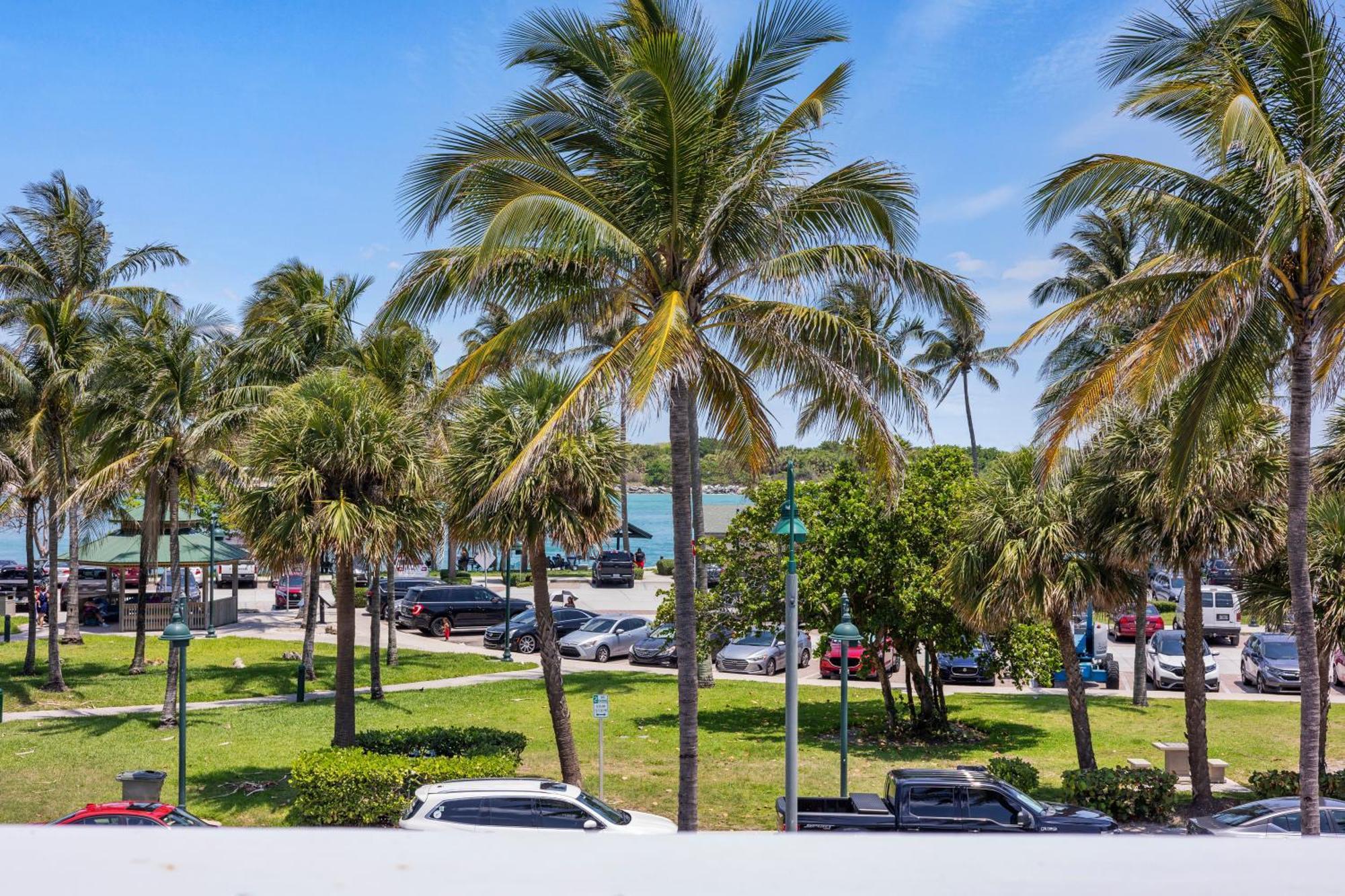 Oceanfront Inn, Inlet View Room, King Bed, #14 Fort Pierce Exterior photo